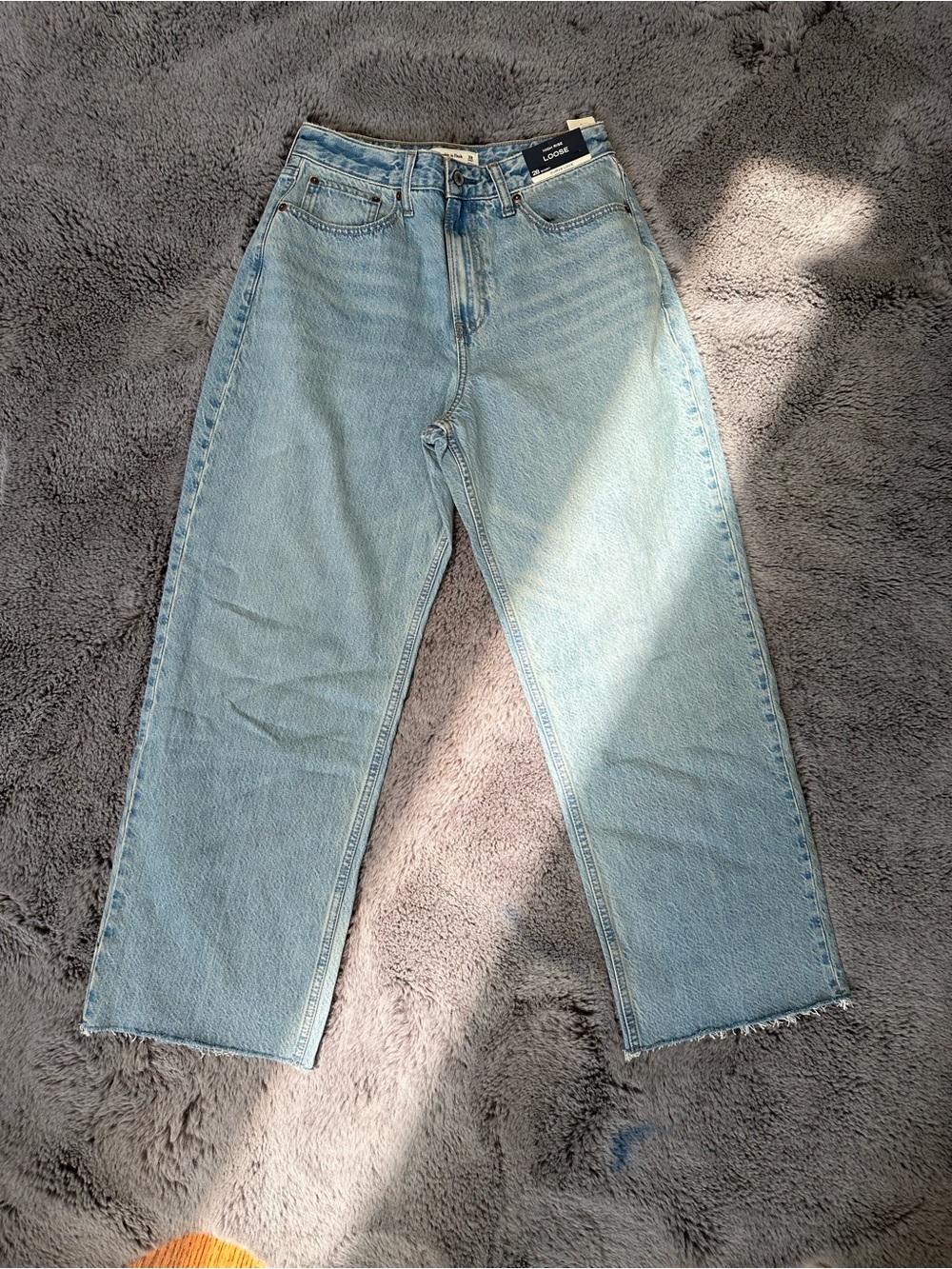 Abercrombie & Fitch Light Blue high rise loose 28 - Picture 6 of 11